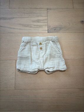 Little planet by Carter’s beige cotton gauze shorts, size 12M